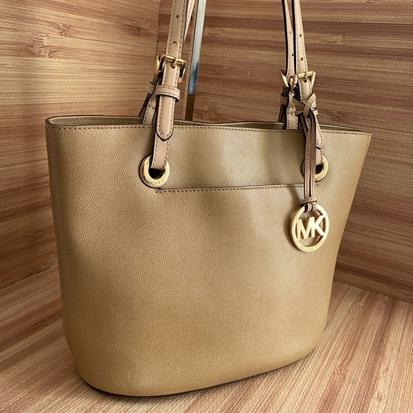 RARE Michael Kors Jet Set Item Medium - Picture 6 of 14